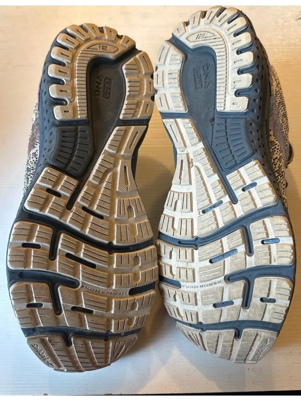 Brooks adrenaline running shoes size medium 9.5